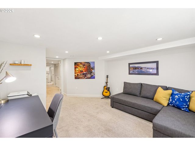 2747 Nw RALEIGH St 2, Portland, OR 97210