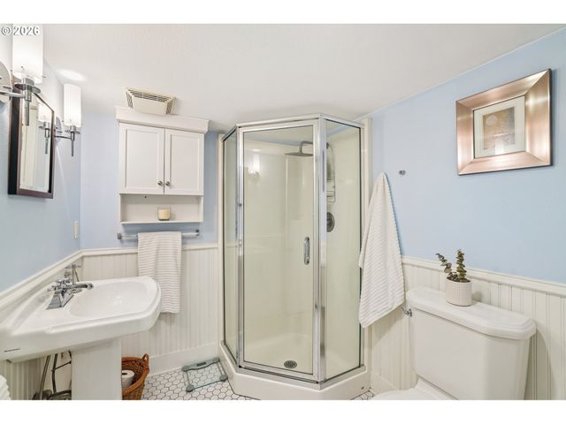 2747 Nw RALEIGH St 2, Portland, OR 97210