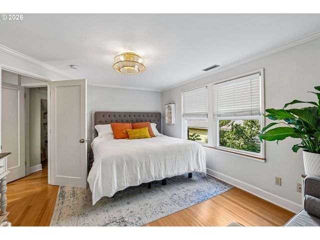 2747 Nw RALEIGH St 2, Portland, OR 97210