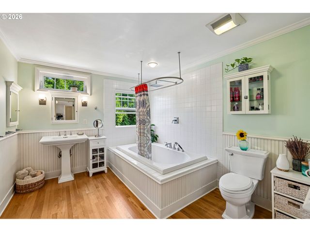 2747 Nw RALEIGH St 2, Portland, OR 97210