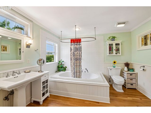 2747 Nw RALEIGH St 2, Portland, OR 97210