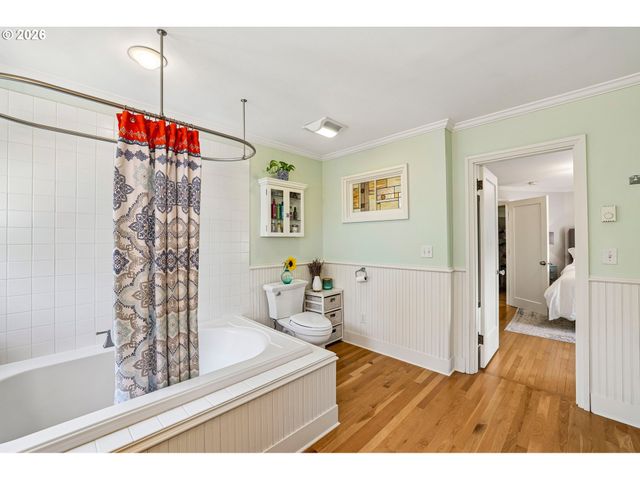 2747 Nw RALEIGH St 2, Portland, OR 97210