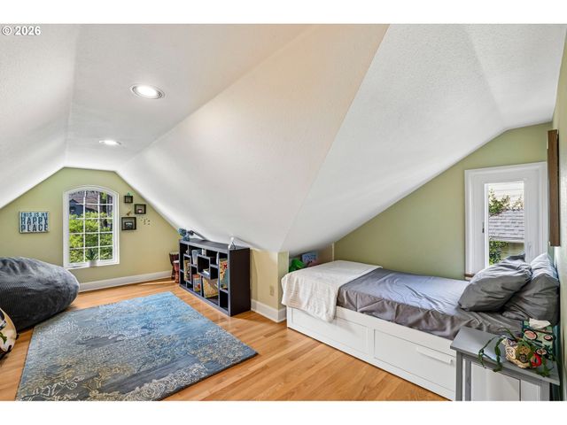 2747 Nw RALEIGH St 2, Portland, OR 97210