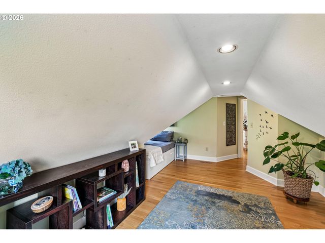 2747 Nw RALEIGH St 2, Portland, OR 97210