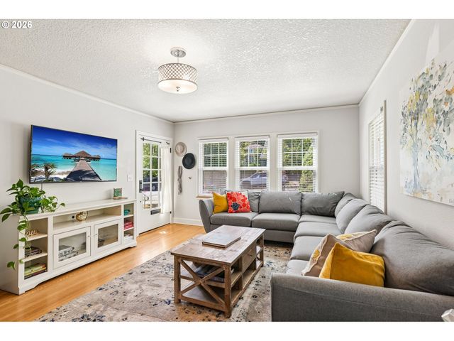 2747 Nw RALEIGH St 2, Portland, OR 97210