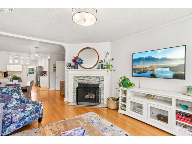 2747 Nw RALEIGH St 2, Portland, OR 97210