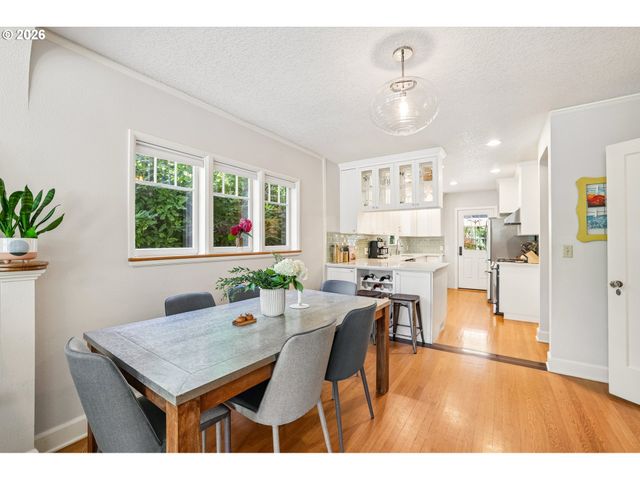 2747 Nw RALEIGH St 2, Portland, OR 97210