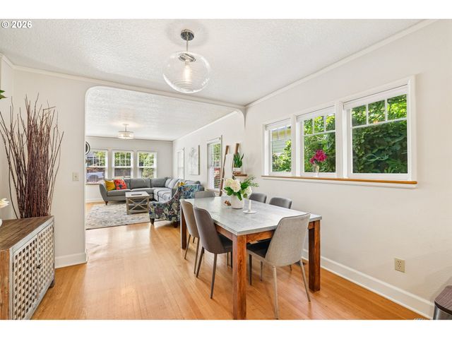 2747 Nw RALEIGH St 2, Portland, OR 97210
