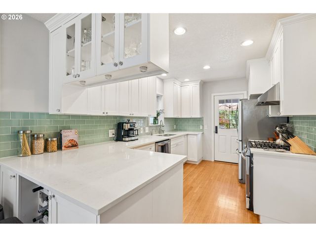 2747 Nw RALEIGH St 2, Portland, OR 97210