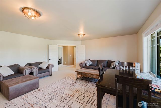 2910 219th Avenue E, Lake Tapps, WA 98391