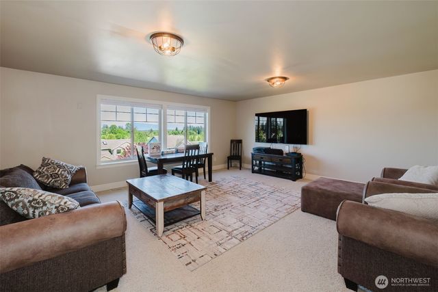 2910 219th Avenue E, Lake Tapps, WA 98391