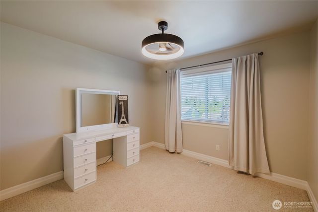 2910 219th Avenue E, Lake Tapps, WA 98391