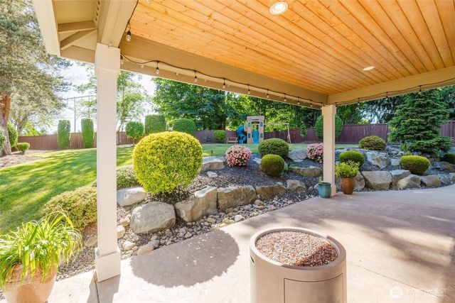 2910 219th Avenue E, Lake Tapps, WA 98391