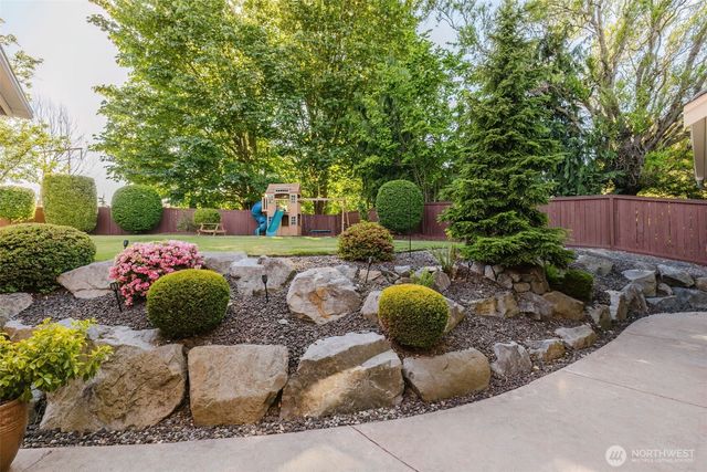 2910 219th Avenue E, Lake Tapps, WA 98391