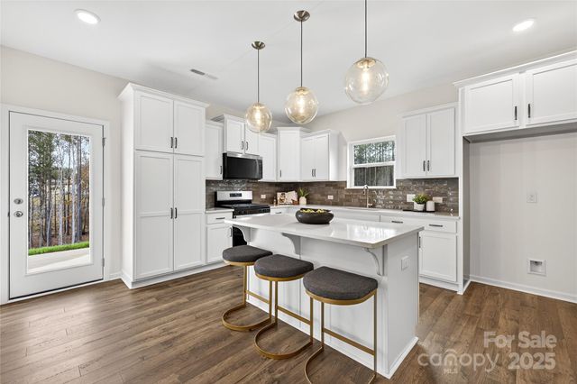 10423 Lakeshore Drive 71, Lancaster, SC 29720