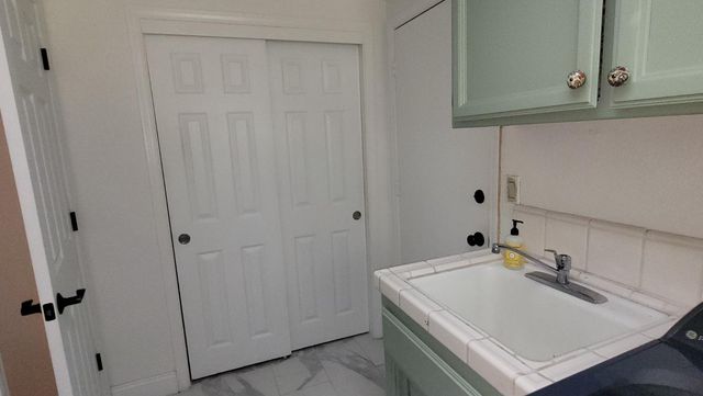 6573 Park Riviera Way, Sacramento, CA 95831