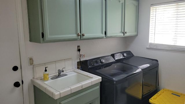 6573 Park Riviera Way, Sacramento, CA 95831