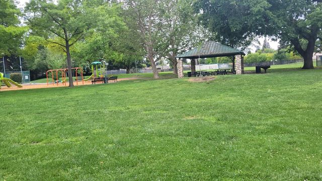 6573 Park Riviera Way, Sacramento, CA 95831