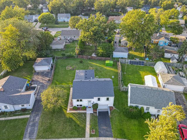 424 Mark Avenue, Glendale Heights, IL 60139