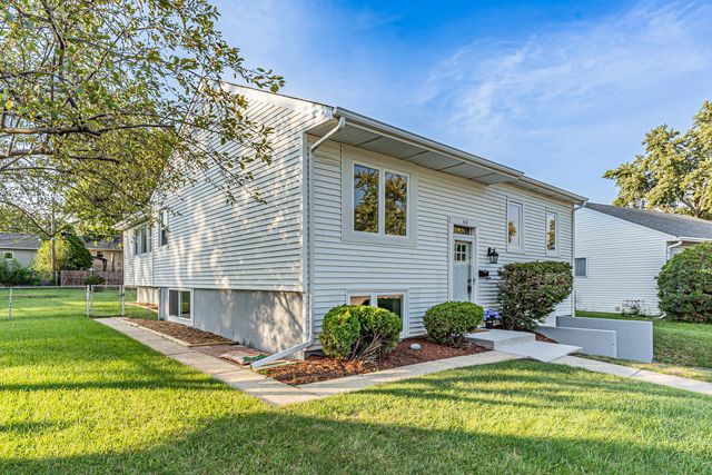 424 Mark Avenue, Glendale Heights, IL 60139