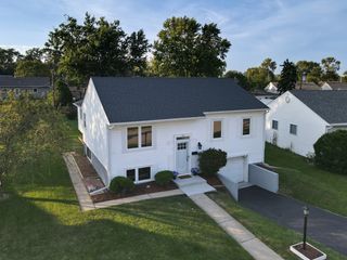 424 Mark Avenue, Glendale Heights, IL 60139