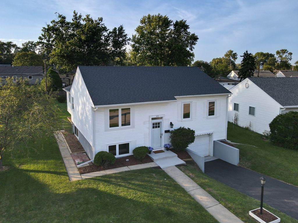 424 Mark Avenue, Glendale Heights, IL 60139