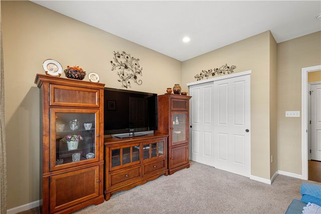 209 Hill Place Dr, North Fayette, PA 15057