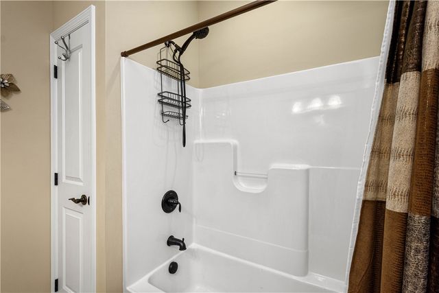 209 Hill Place Dr, North Fayette, PA 15057