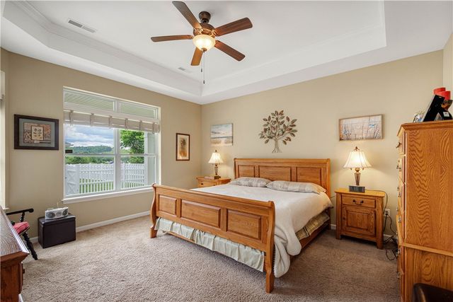 209 Hill Place Dr, North Fayette, PA 15057