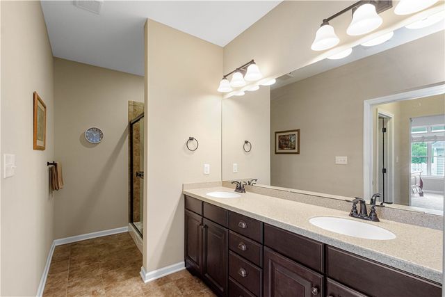 209 Hill Place Dr, North Fayette, PA 15057