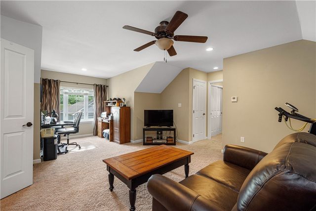 209 Hill Place Dr, North Fayette, PA 15057