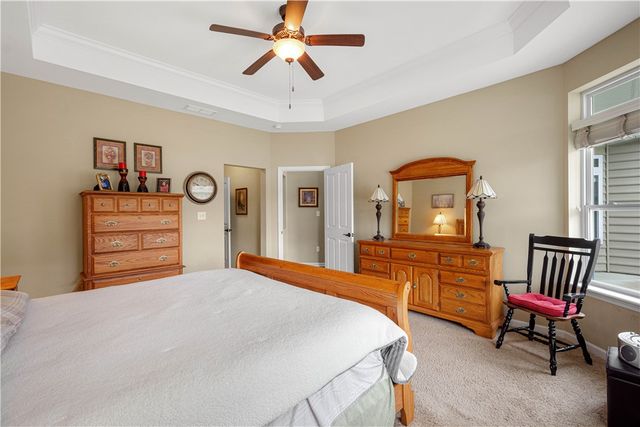 209 Hill Place Dr, North Fayette, PA 15057