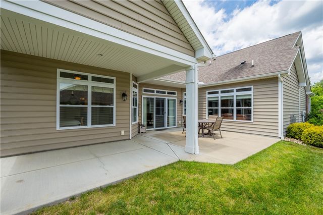209 Hill Place Dr, North Fayette, PA 15057