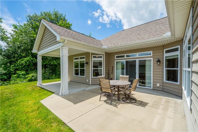 209 Hill Place Dr, North Fayette, PA 15057