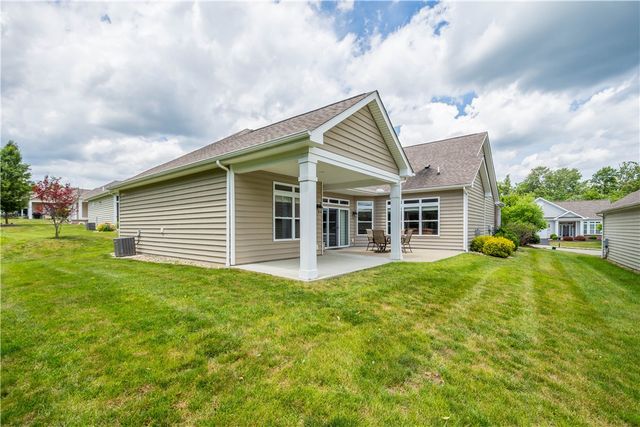 209 Hill Place Dr, North Fayette, PA 15057