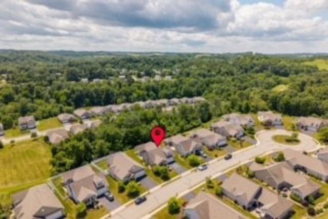 209 Hill Place Dr, North Fayette, PA 15057