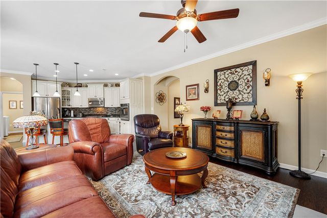 209 Hill Place Dr, North Fayette, PA 15057