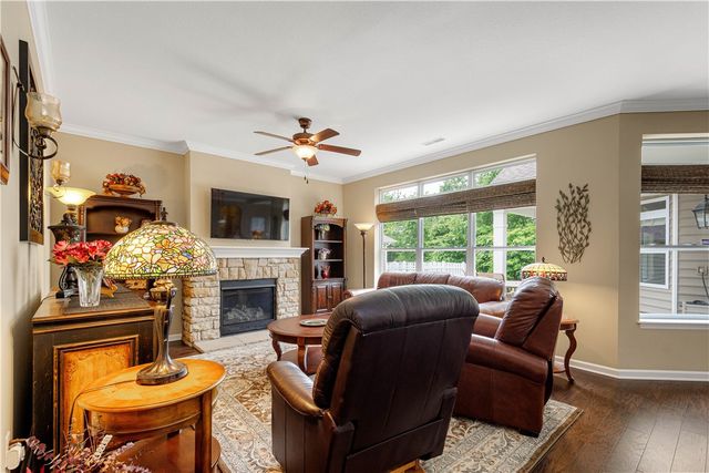 209 Hill Place Dr, North Fayette, PA 15057