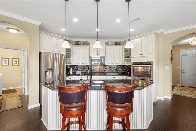 209 Hill Place Dr, North Fayette, PA 15057