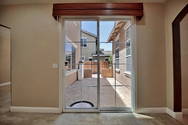 2153 Saddlebrook Ln, Oakdale, CA 95361