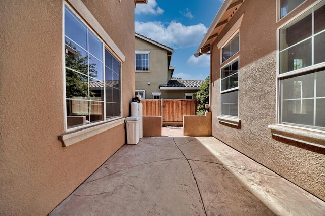 2153 Saddlebrook Ln, Oakdale, CA 95361