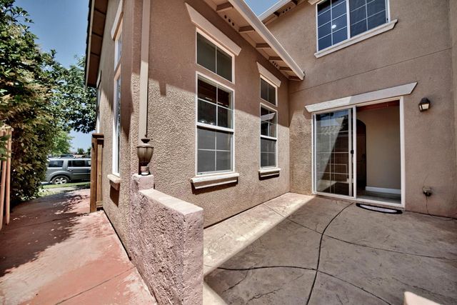 2153 Saddlebrook Ln, Oakdale, CA 95361