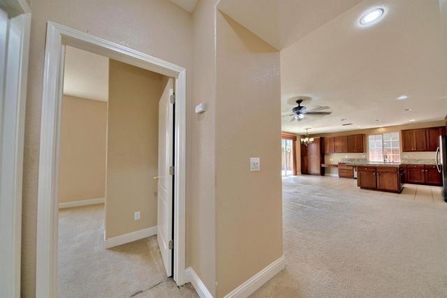 2153 Saddlebrook Ln, Oakdale, CA 95361