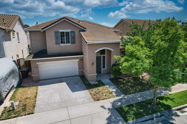 2153 Saddlebrook Ln, Oakdale, CA 95361
