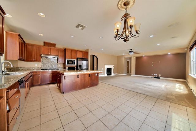 2153 Saddlebrook Ln, Oakdale, CA 95361