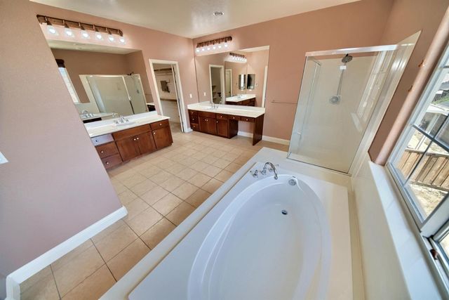 2153 Saddlebrook Ln, Oakdale, CA 95361