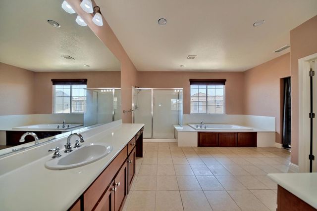 2153 Saddlebrook Ln, Oakdale, CA 95361