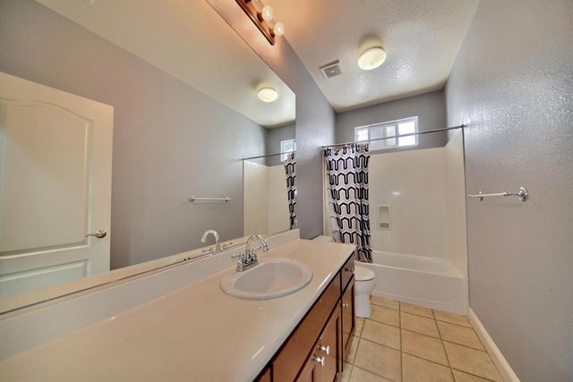 2153 Saddlebrook Ln, Oakdale, CA 95361