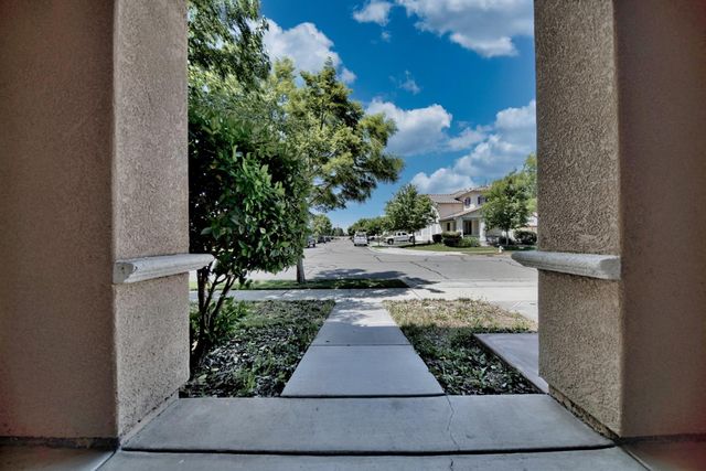2153 Saddlebrook Ln, Oakdale, CA 95361