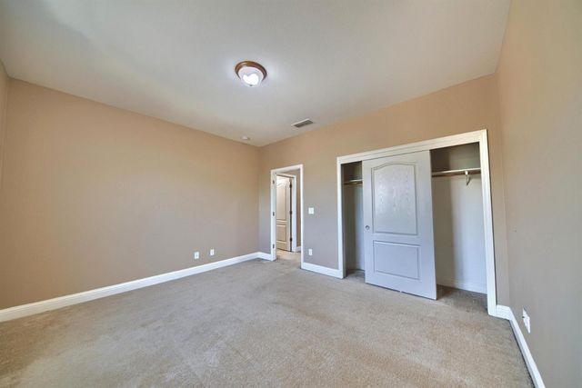 2153 Saddlebrook Ln, Oakdale, CA 95361